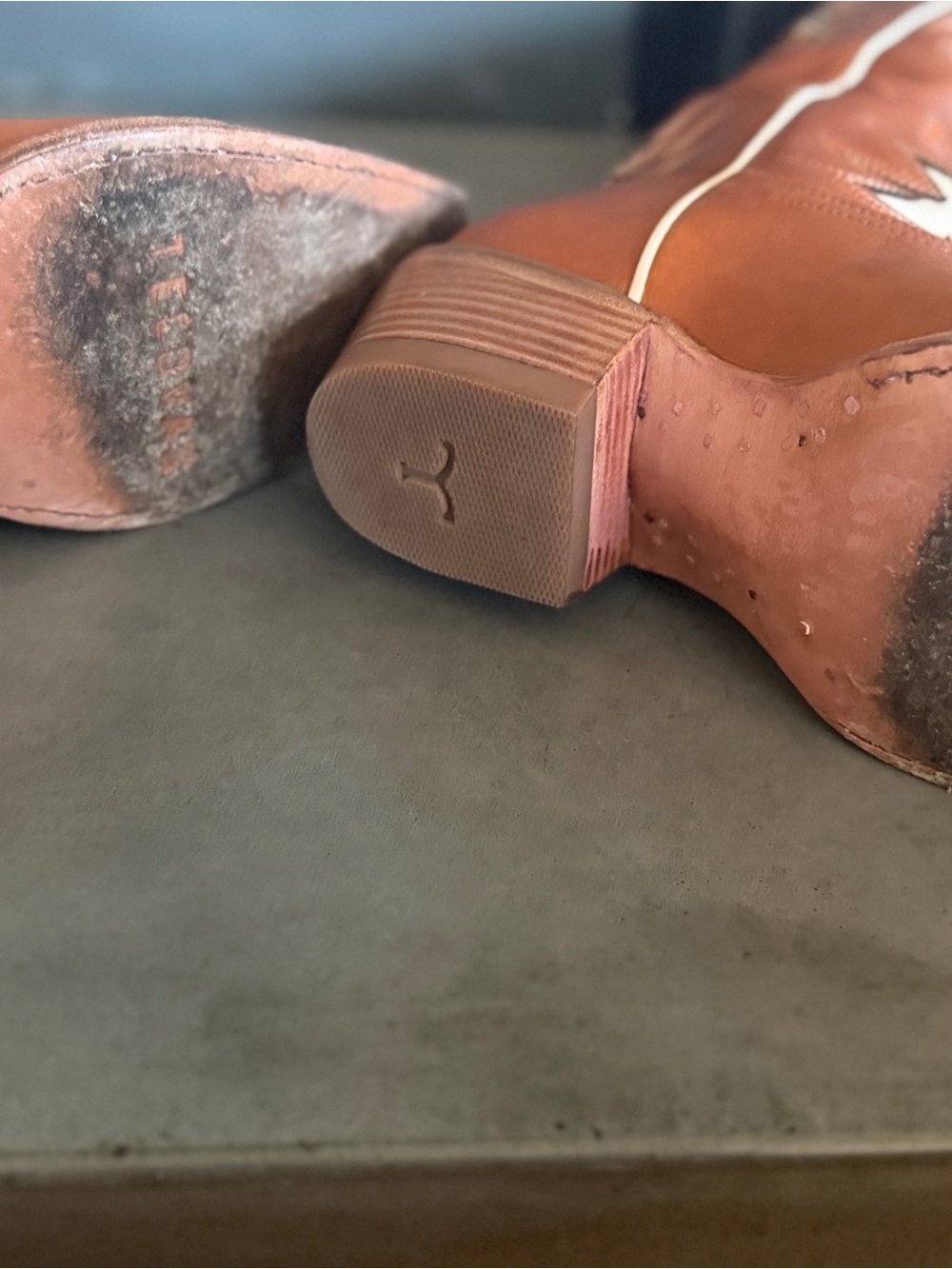 Tecovas Limited Edition Annie in Pecan and Bone - Picture 3 of 3